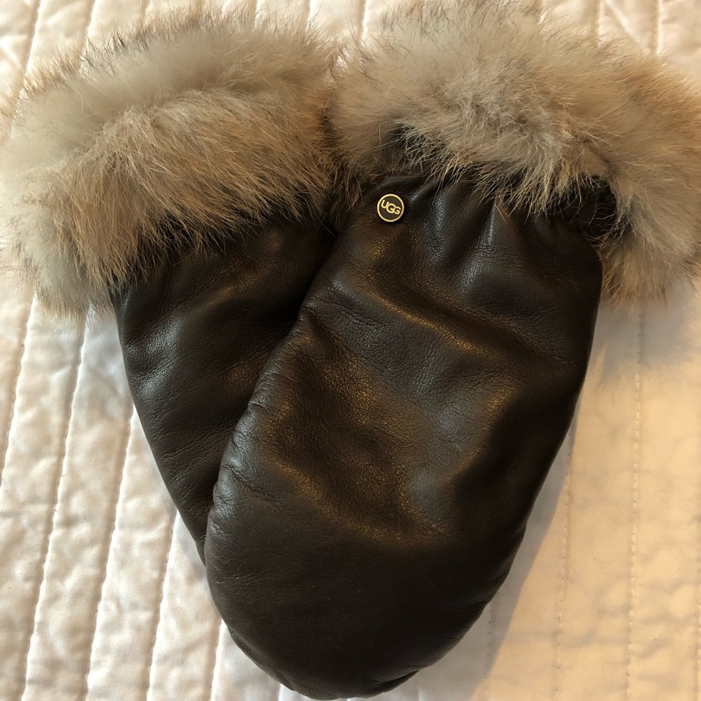 UGG women’s small brown leather mittins